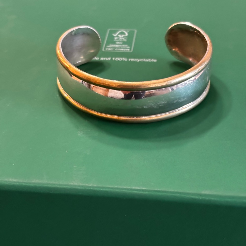 Elegant Silver and Gold Bangle Bracelet - Picture 4 of 8